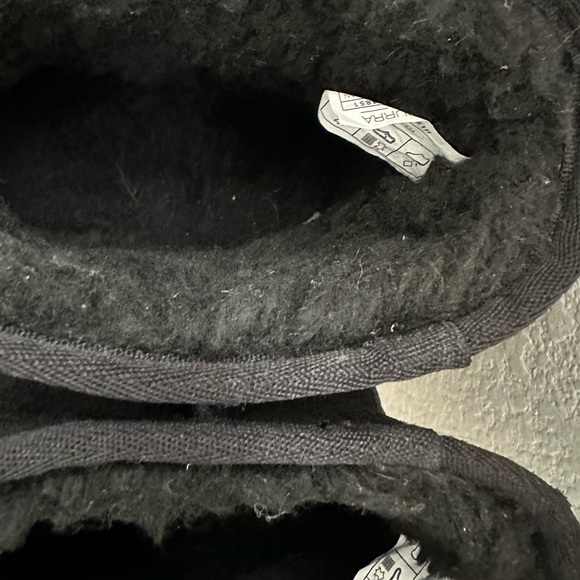 Size 8 women’s Koolaburra by Ugg worn only a few times. In great condition - Picture 2 of 4